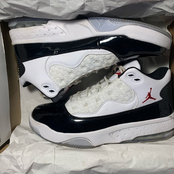 Black And White Jordan Max Aura 2 Mens 